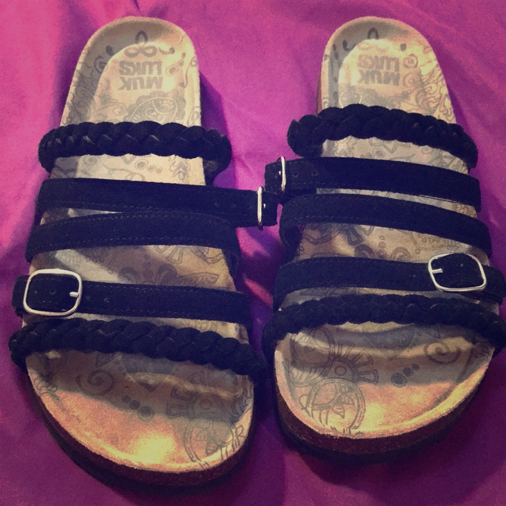 WOMEN’S MUK LUKS SANDALS!  EXCELLENT CONDITION!
